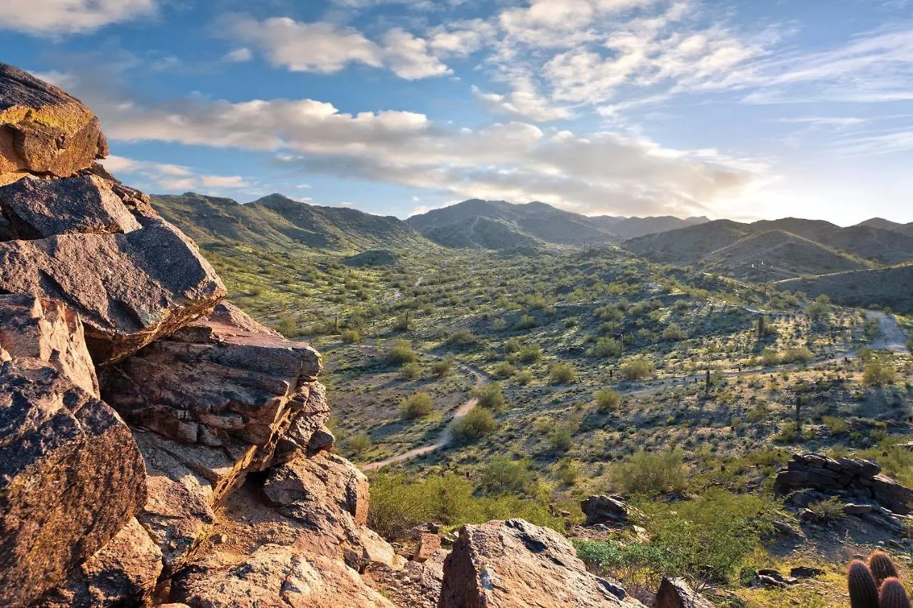 Hotel Raintree At Phoenix South Mountain Preserve